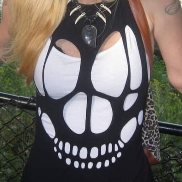 Tops - Skull cutout tank top